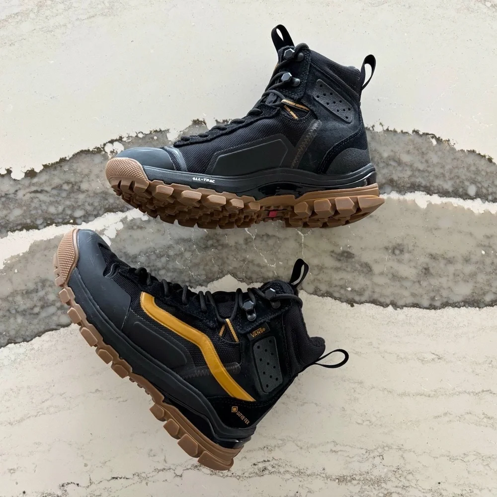 RARE Vans Ultrarange EXO Hi GORE-TEX MTE-3 Boot
Black Gold High-Top Sneakerboots - Picture 7 of 16